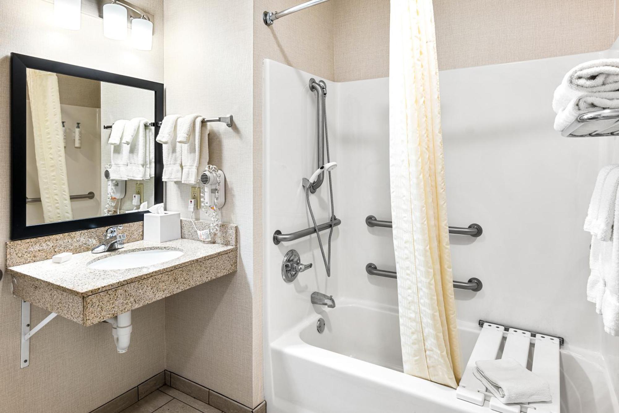 Boarders Inn & Suites By Cobblestone Hotels - Shawano Esterno foto