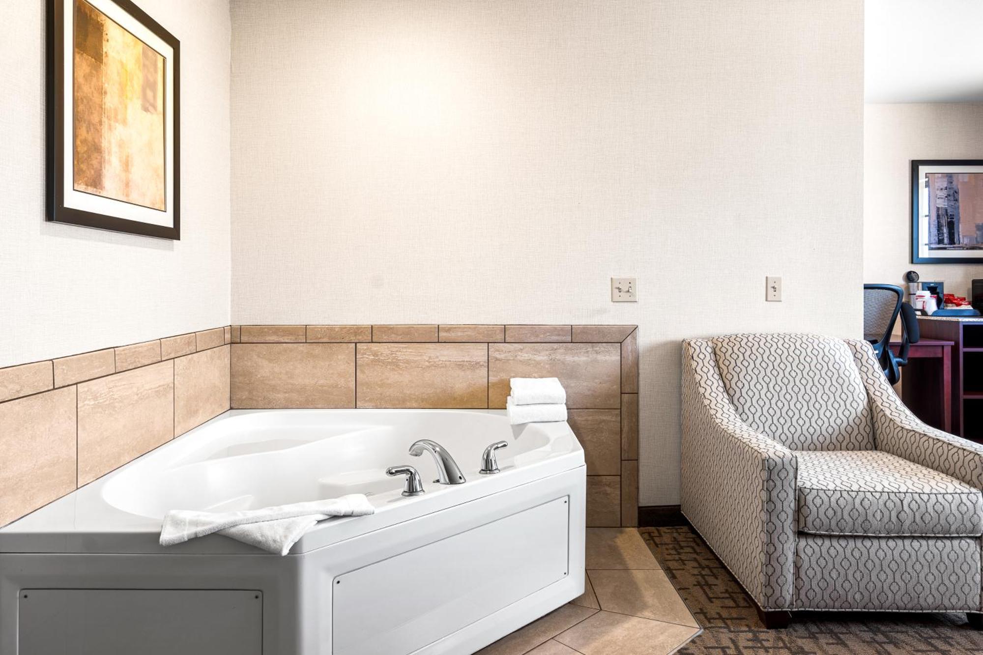 Boarders Inn & Suites By Cobblestone Hotels - Shawano Esterno foto