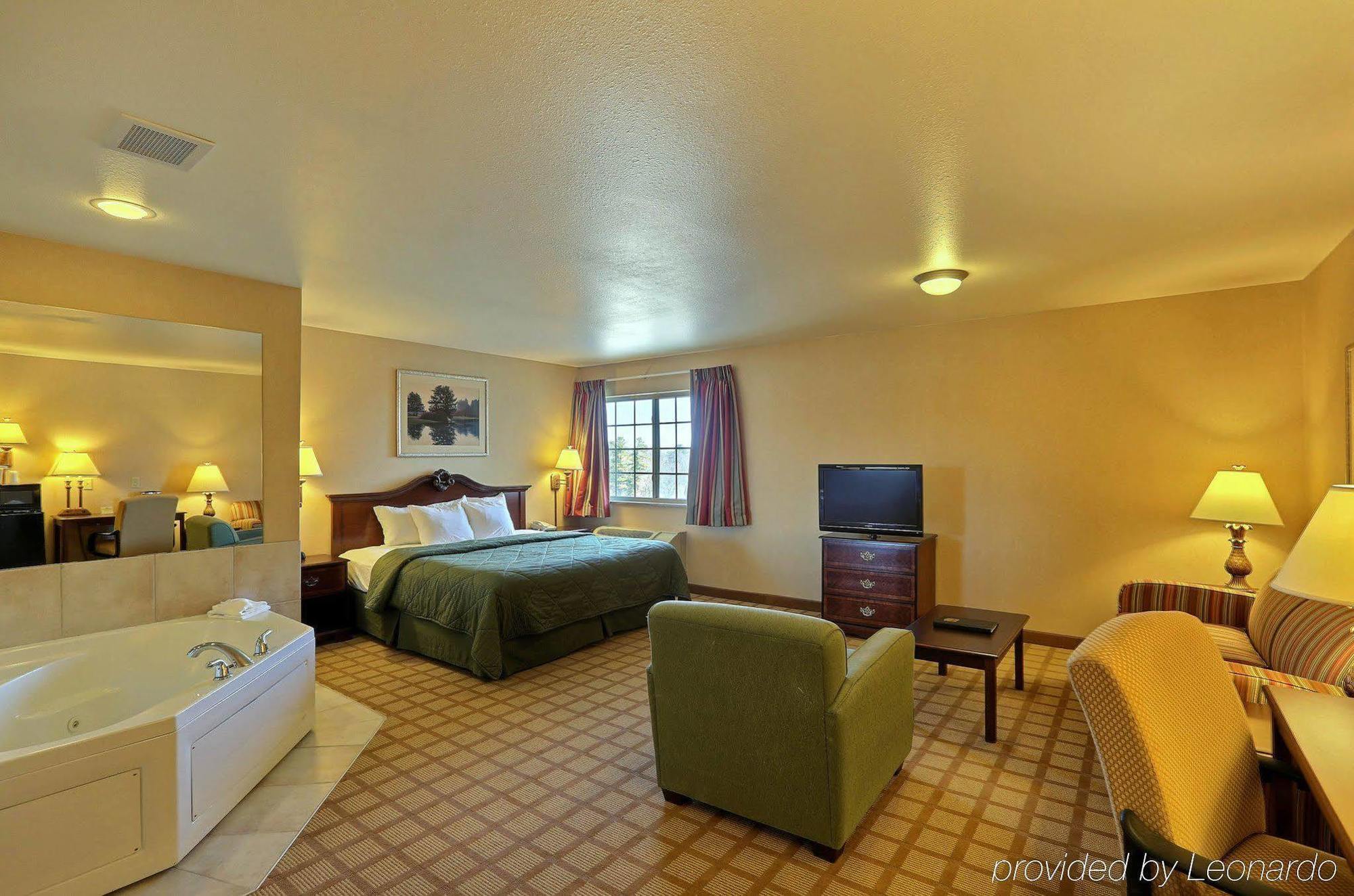Boarders Inn & Suites By Cobblestone Hotels - Shawano Esterno foto