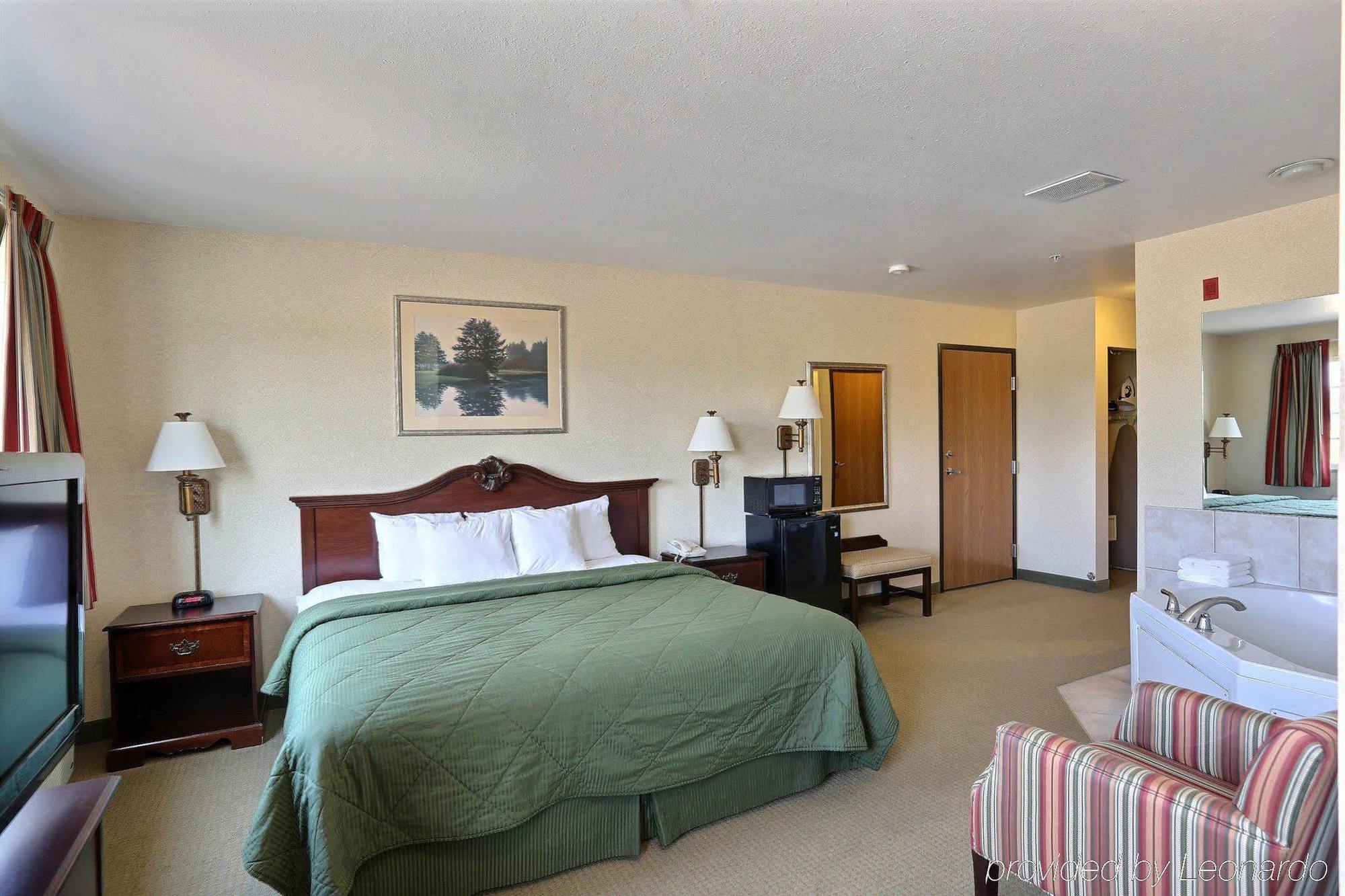 Boarders Inn & Suites By Cobblestone Hotels - Shawano Esterno foto