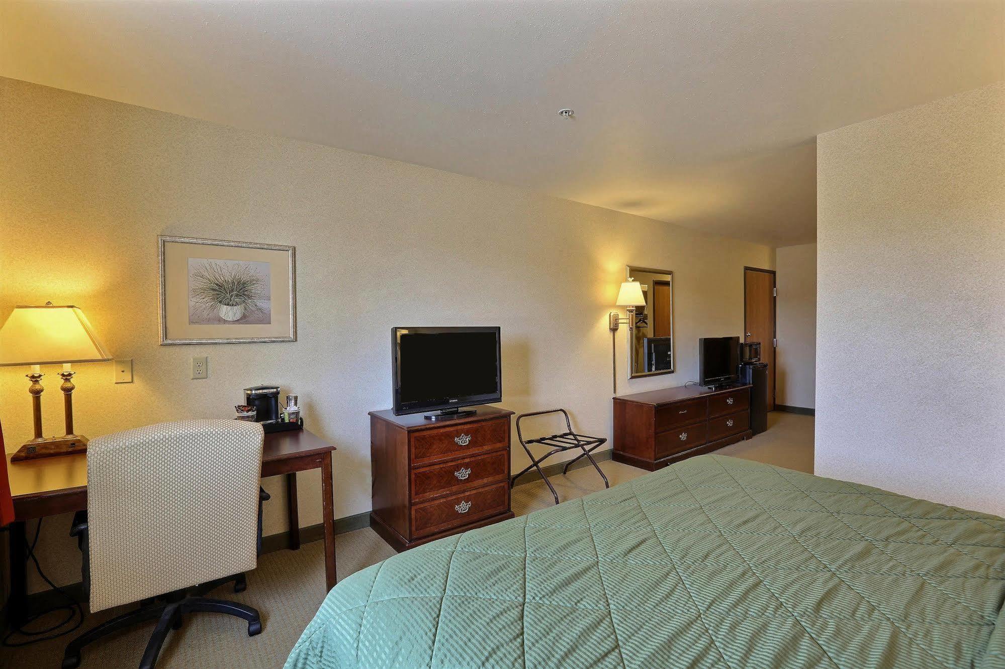Boarders Inn & Suites By Cobblestone Hotels - Shawano Esterno foto