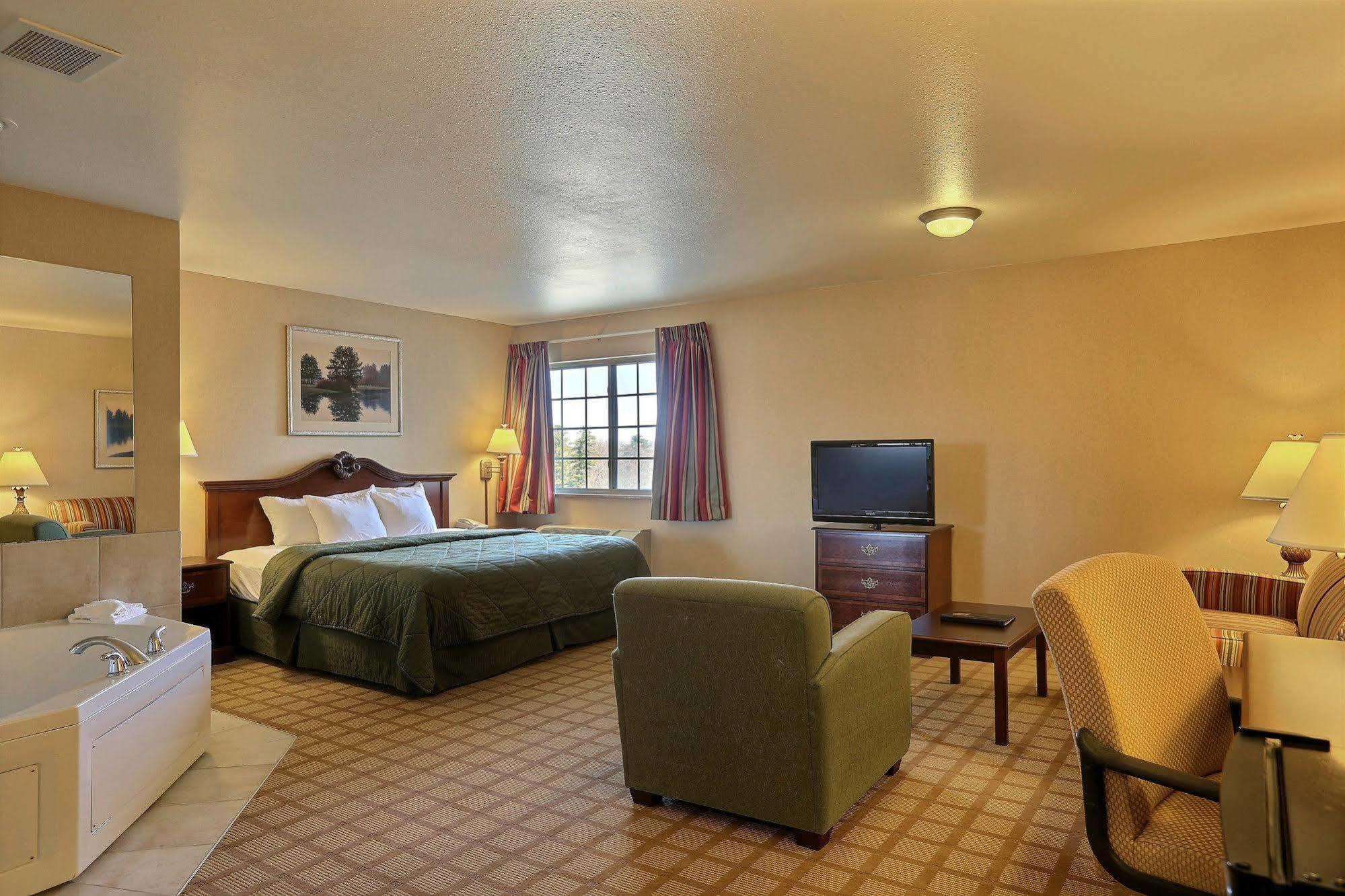 Boarders Inn & Suites By Cobblestone Hotels - Shawano Esterno foto